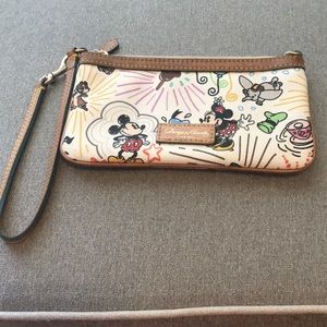 Disney Dooney and Bourne wristlet